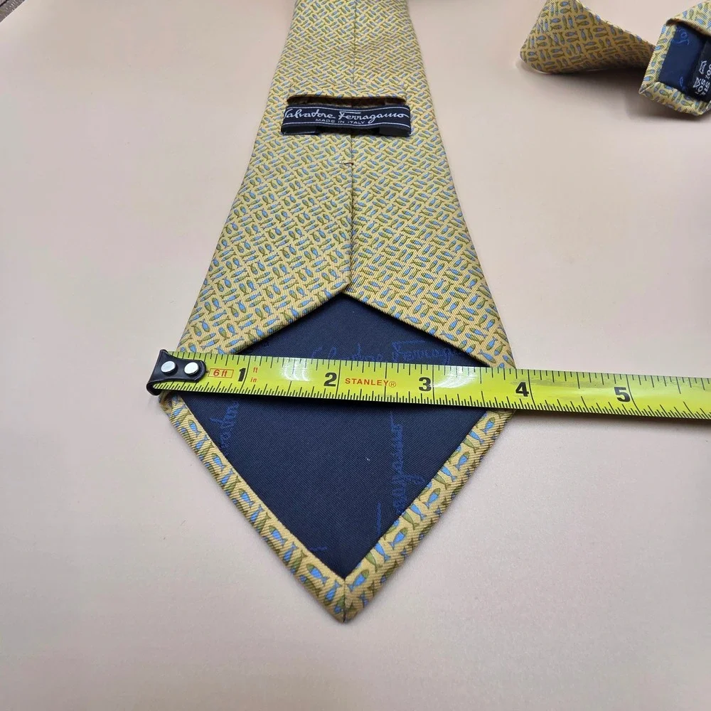 Salvatore Ferragamo Mens Silk Tie Yellow Blue Green Fish Pattern Made in Italy